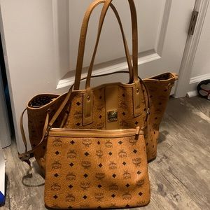 MCM Medium Reversible Liz Shopper 100% Authentic